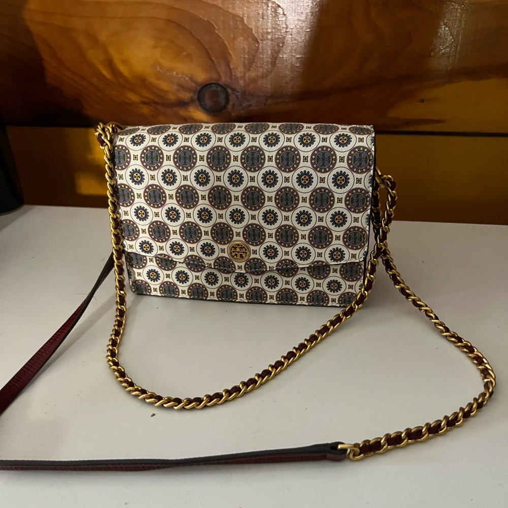 Tory Burch crossbody or shoulder bag